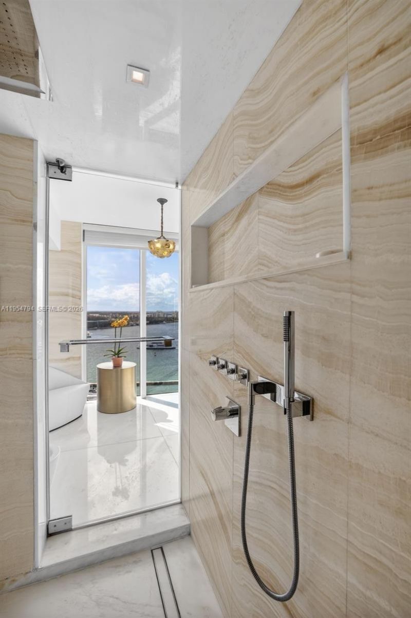 1000 S Pointe Dr, Unit 1501, Miami Beach, FL 33139 Photo