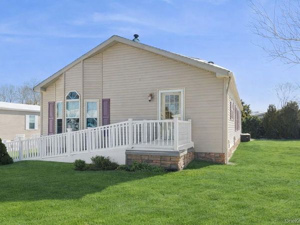 1661 Old Country Road, Unit 353, Riverhead, NY 11901