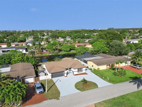 8649 W Long Acre Dr, Miramar, FL 33025