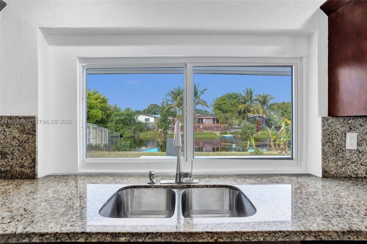 8649 W Long Acre Dr, Miramar, FL 33025 Photo