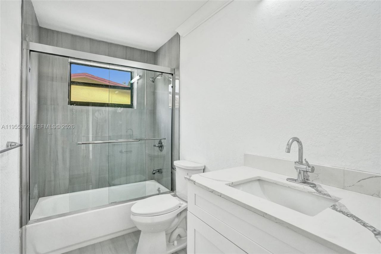 8649 W Long Acre Dr, Miramar, FL 33025 Photo