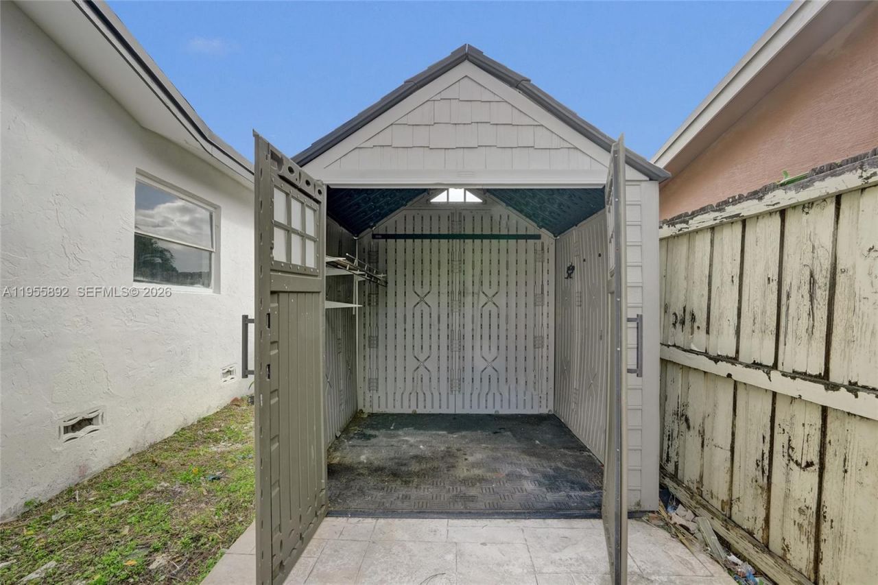 8649 W Long Acre Dr, Miramar, FL 33025 Photo