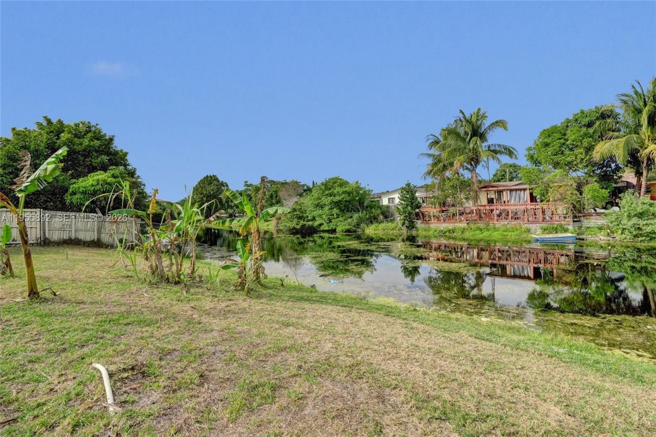 8649 W Long Acre Dr, Miramar, FL 33025 Photo