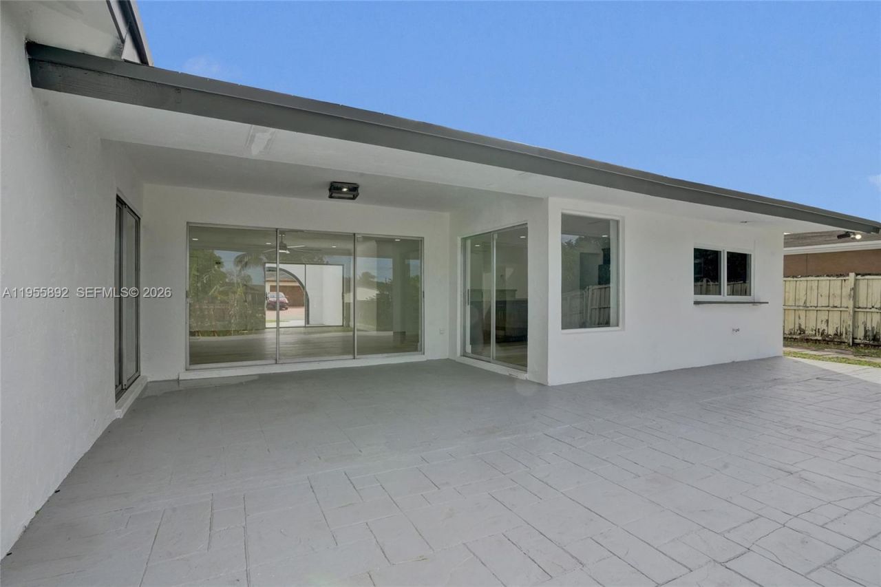 8649 W Long Acre Dr, Miramar, FL 33025 Photo