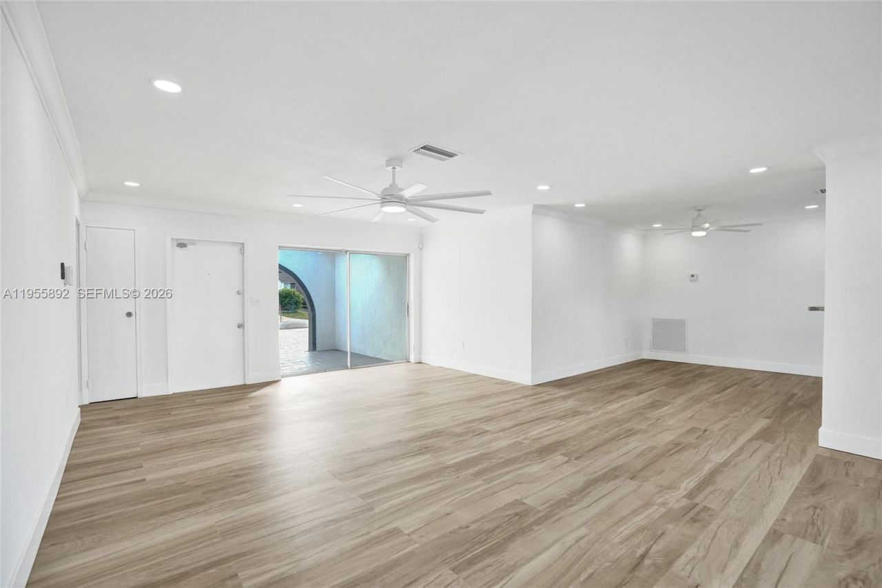 8649 W Long Acre Dr, Miramar, FL 33025 Photo