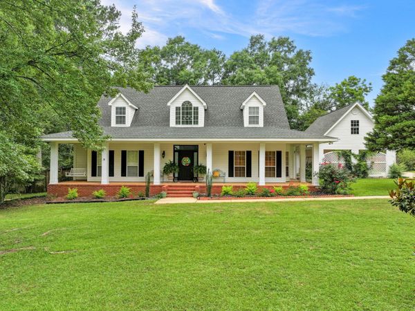 143 Red Roan Rd., Hattiesburg, MS 39402
