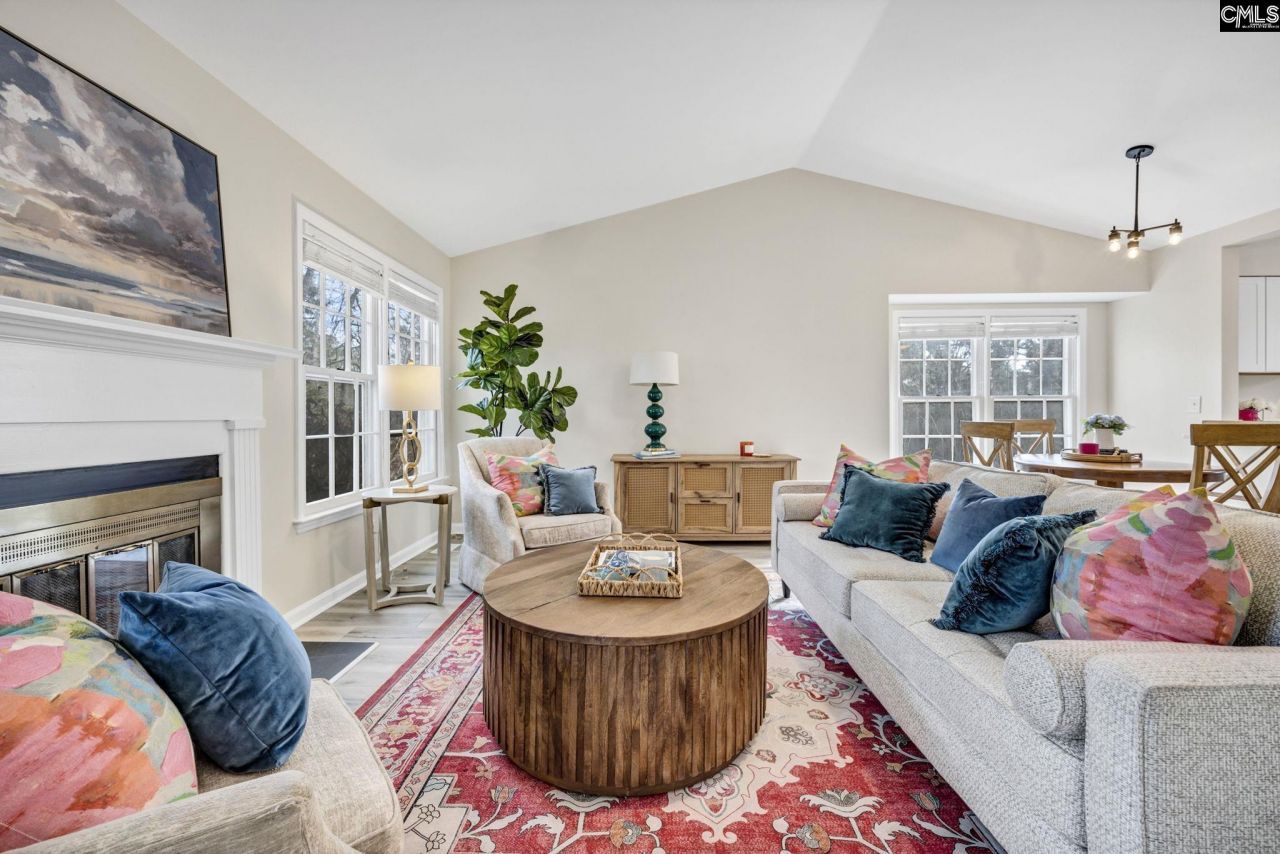 1 N Lake Pointe Drive  Photo 10