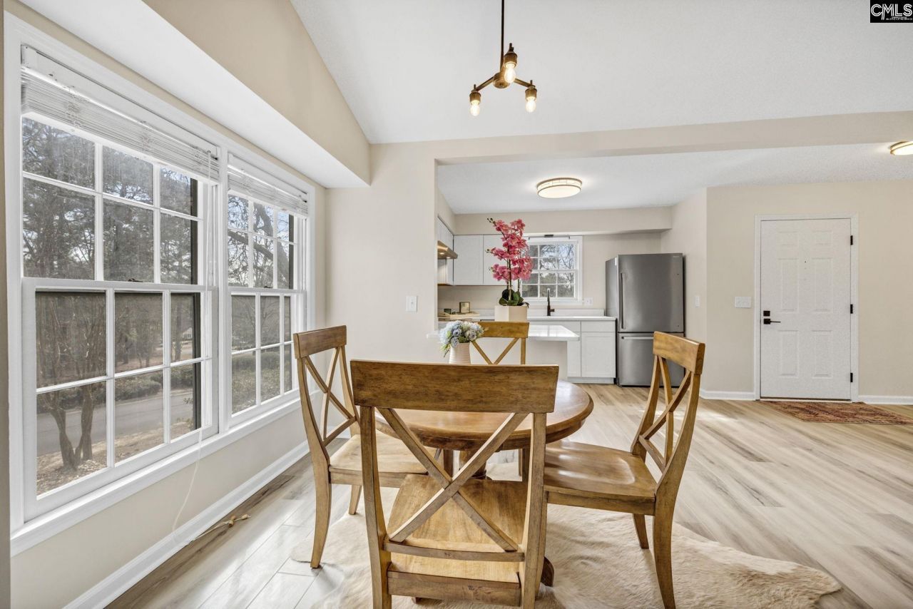 1 N Lake Pointe Drive  Photo 14