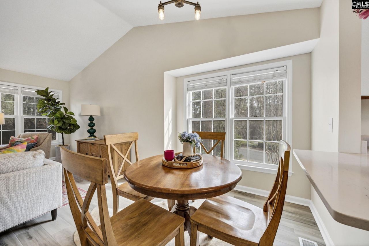 1 N Lake Pointe Drive  Photo 15