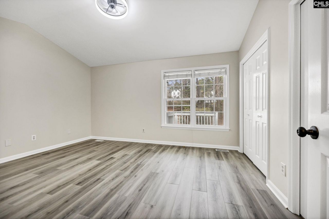 1 N Lake Pointe Drive  Photo 16