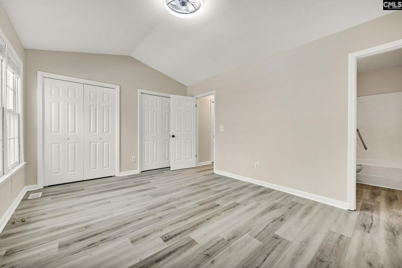 1 N Lake Pointe Drive  Photo 17