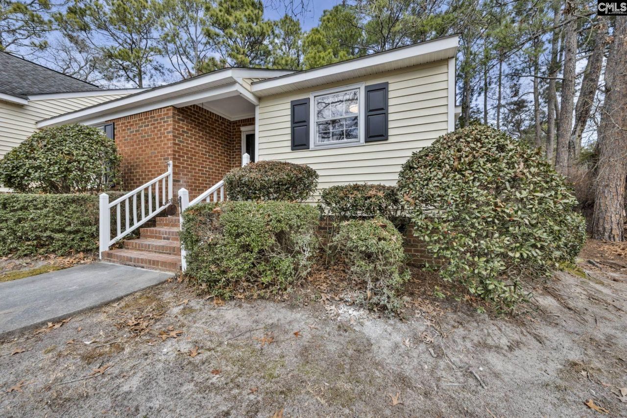 1 N Lake Pointe Drive  Photo 35