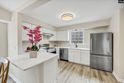 1 N Lake Pointe Drive  photo 4