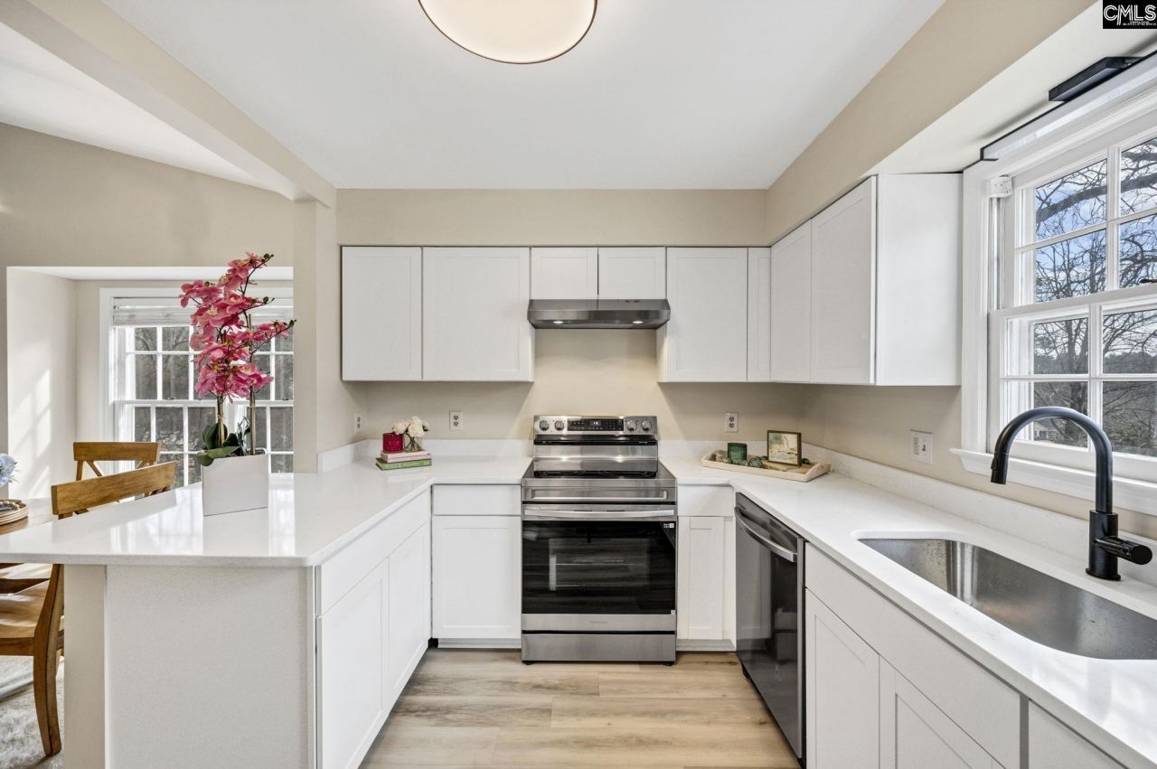 1 N Lake Pointe Drive  Photo 6