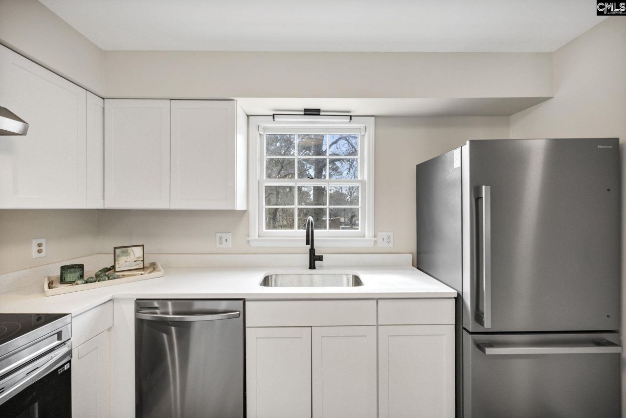 1 N Lake Pointe Drive  Photo 7