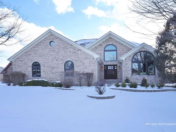 9313 Loch Glen Drive, Lakewood, IL 60014