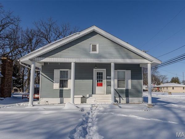 132 E Buchanan Street, Carlinville, IL 62626