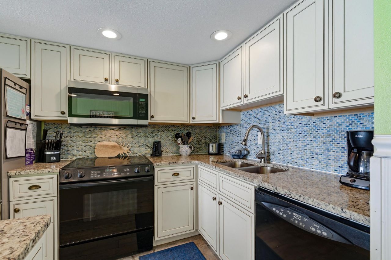 1012 N Waccamaw Dr. Photo 6