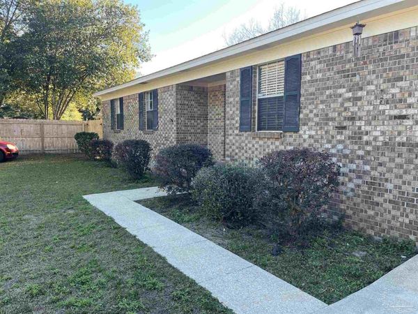 5517 Sun Valley Dr, Pensacola, FL 32505