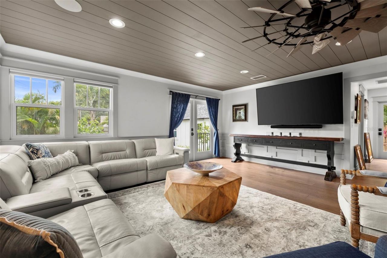 2420 14th Street N, Saint Petersburg, FL 33704 Photo