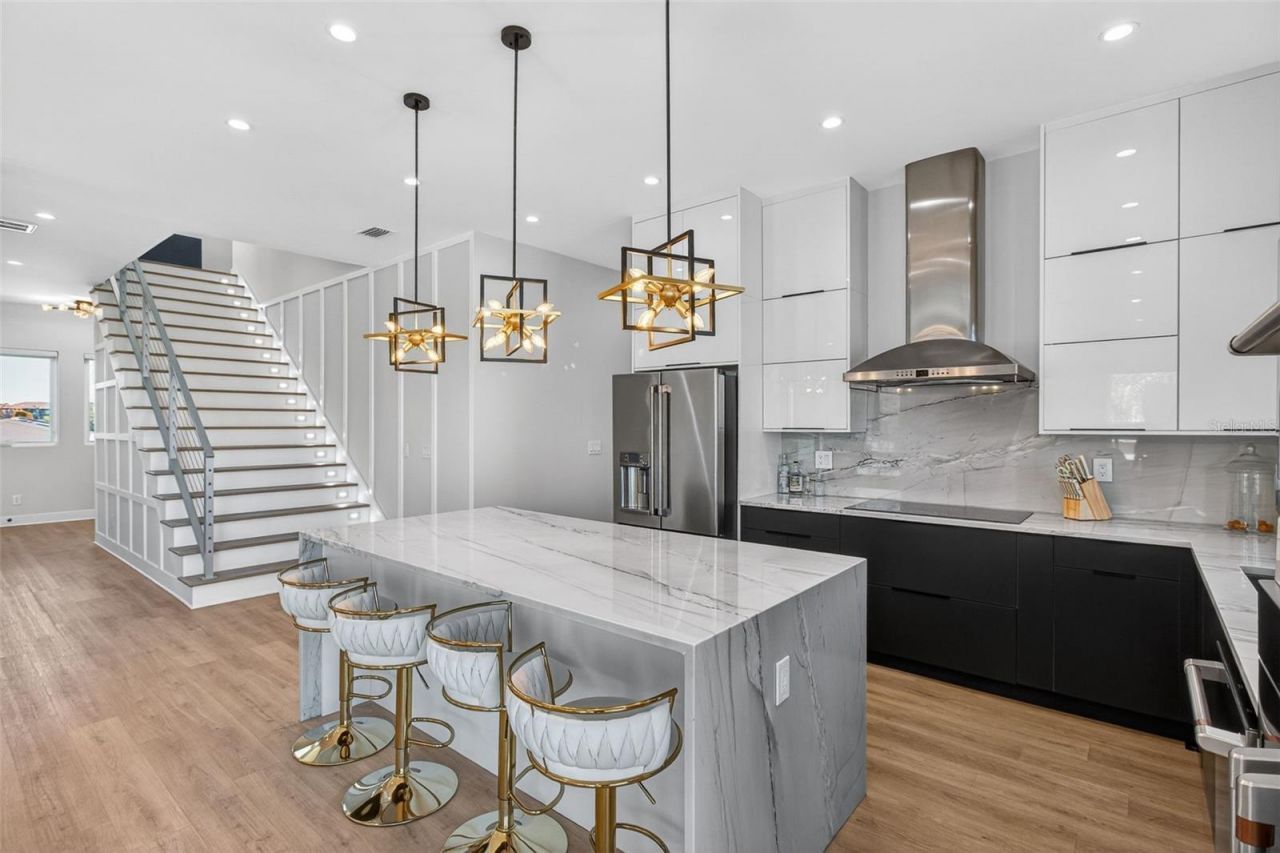 301 79th Street S, Saint Petersburg, FL 33707 Photo