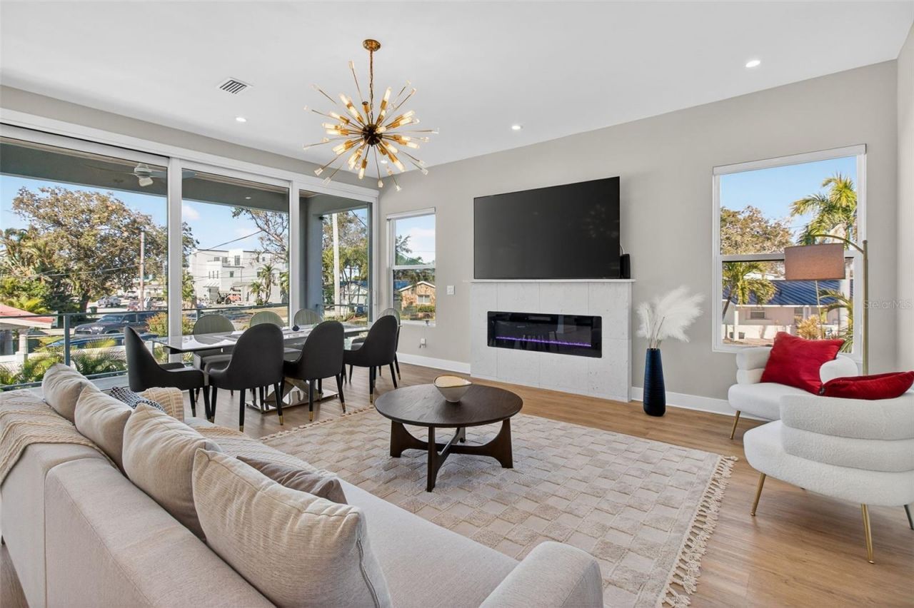 301 79th Street S, Saint Petersburg, FL 33707 Photo