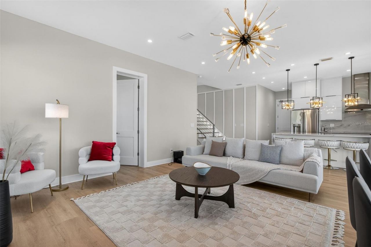 301 79th Street S, Saint Petersburg, FL 33707 Photo