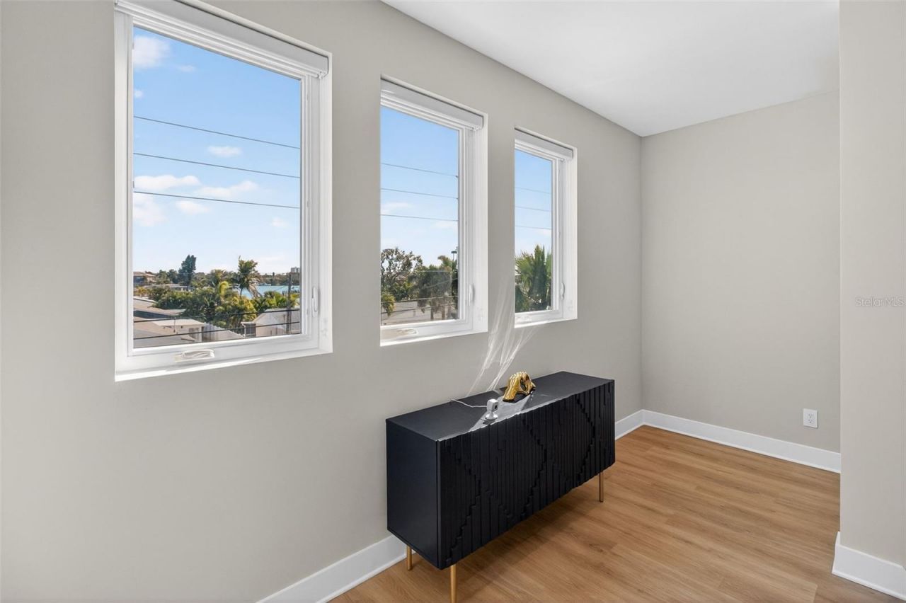 301 79th Street S, Saint Petersburg, FL 33707 Photo