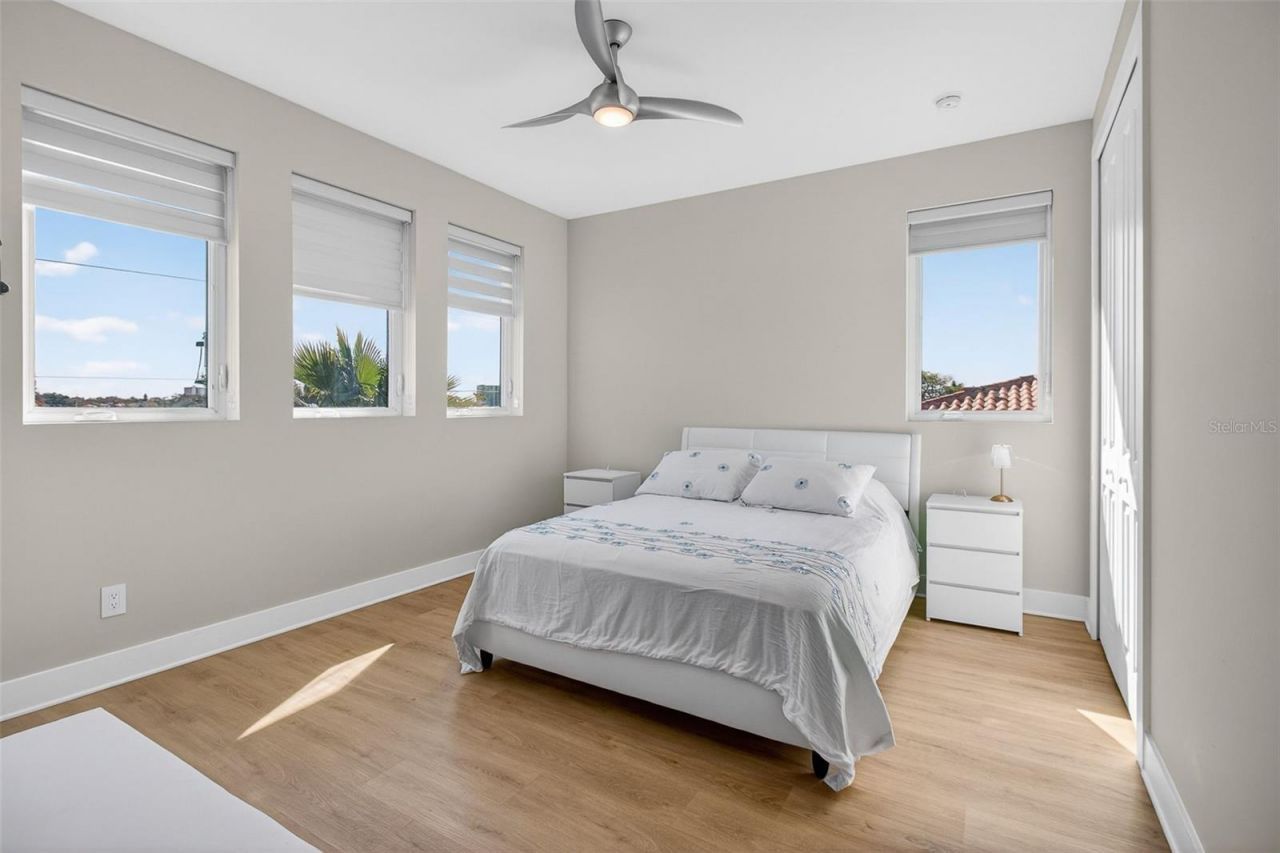 301 79th Street S, Saint Petersburg, FL 33707 Photo