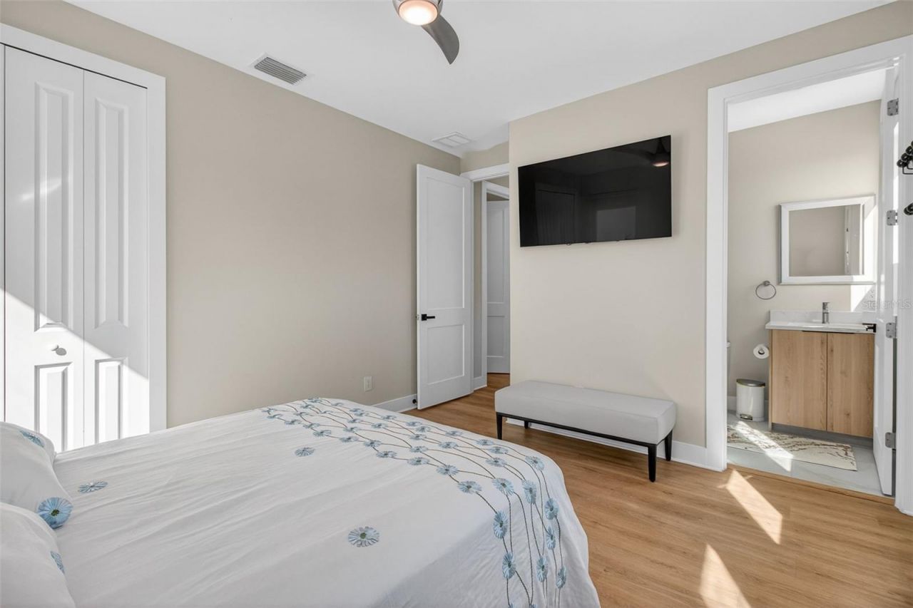 301 79th Street S, Saint Petersburg, FL 33707 Photo