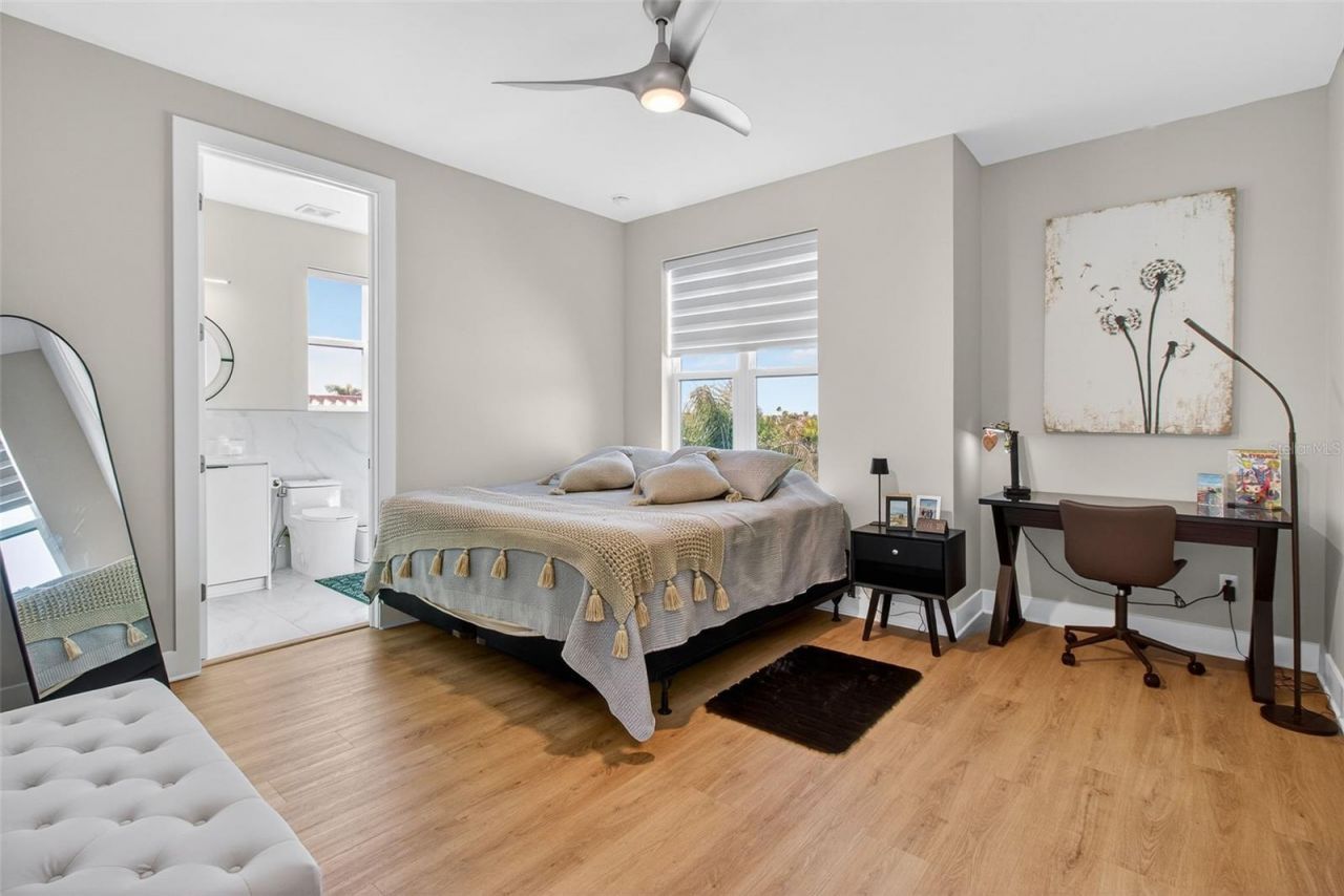 301 79th Street S, Saint Petersburg, FL 33707 Photo