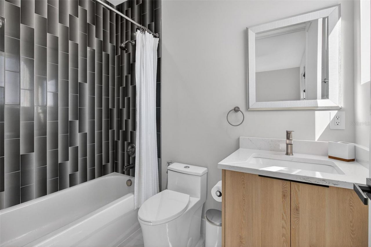 301 79th Street S, Saint Petersburg, FL 33707 Photo