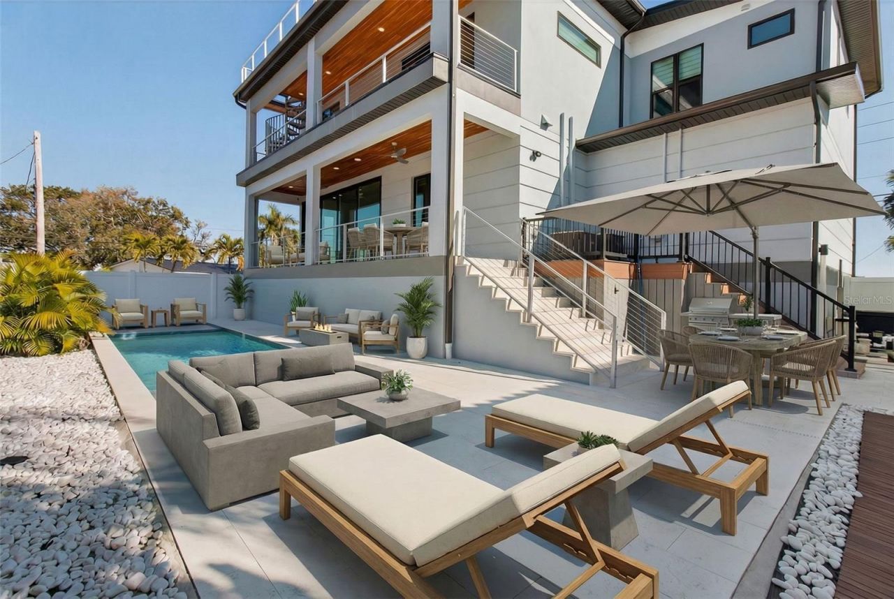 301 79th Street S, Saint Petersburg, FL 33707 Photo