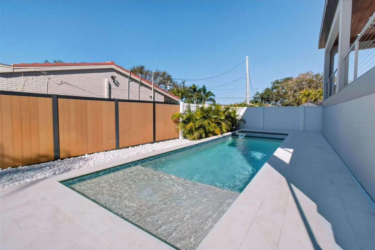 301 79th Street S, Saint Petersburg, FL 33707 Photo