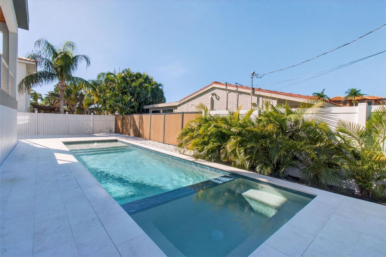 301 79th Street S, Saint Petersburg, FL 33707 Photo