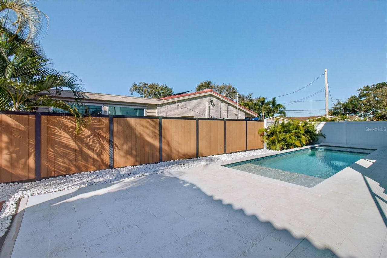 301 79th Street S, Saint Petersburg, FL 33707 Photo