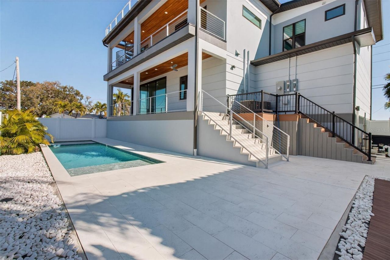 301 79th Street S, Saint Petersburg, FL 33707 Photo