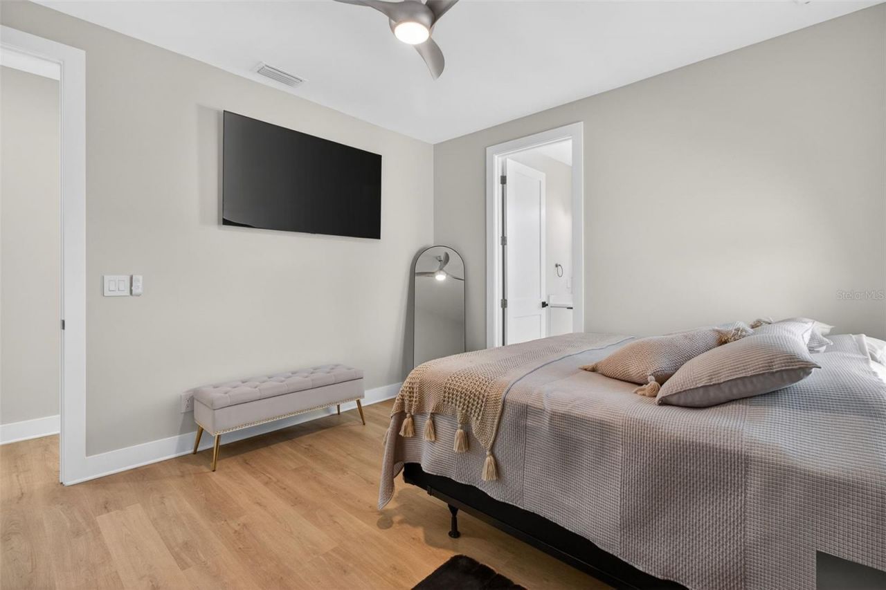 301 79th Street S, Saint Petersburg, FL 33707 Photo