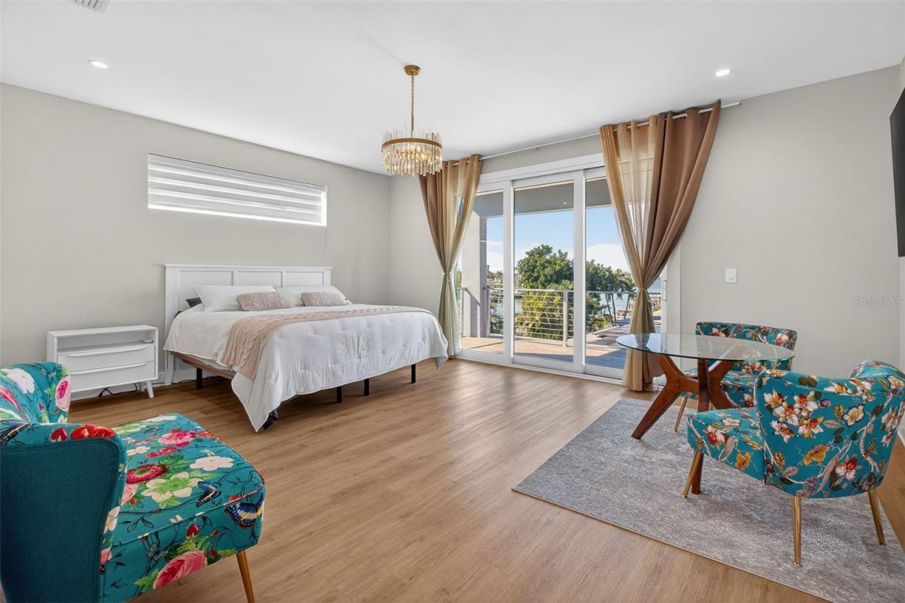 301 79th Street S, Saint Petersburg, FL 33707 Photo