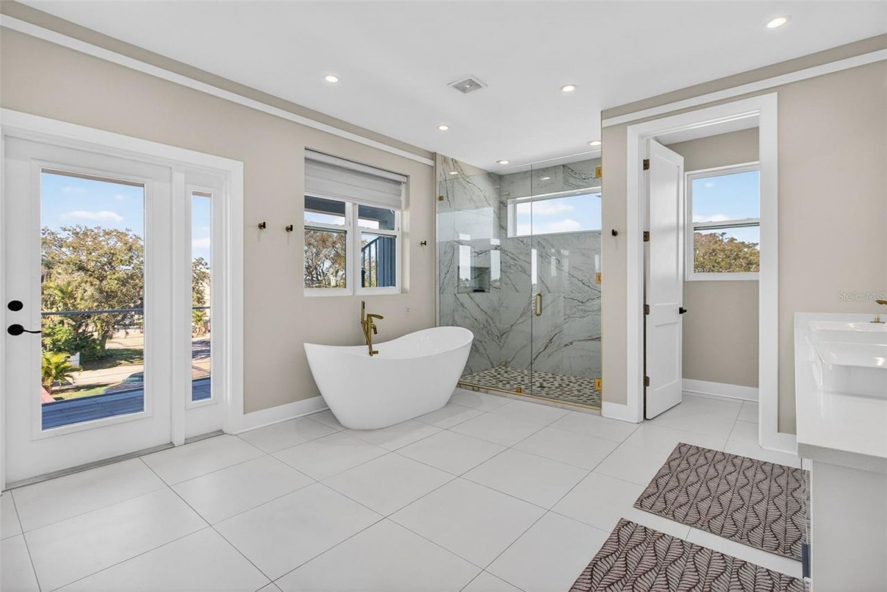 301 79th Street S, Saint Petersburg, FL 33707 Photo