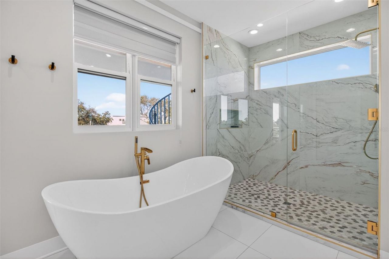 301 79th Street S, Saint Petersburg, FL 33707 Photo