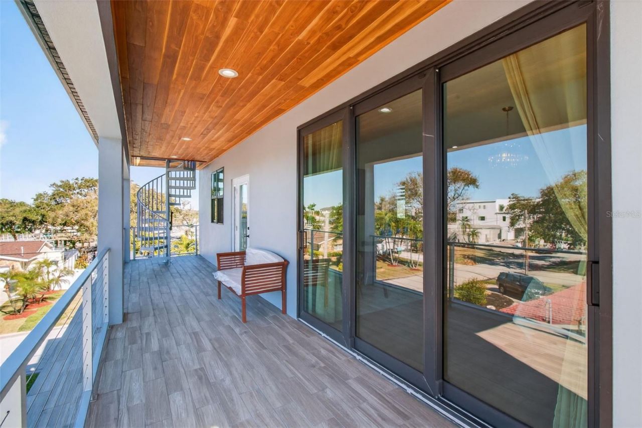 301 79th Street S, Saint Petersburg, FL 33707 Photo