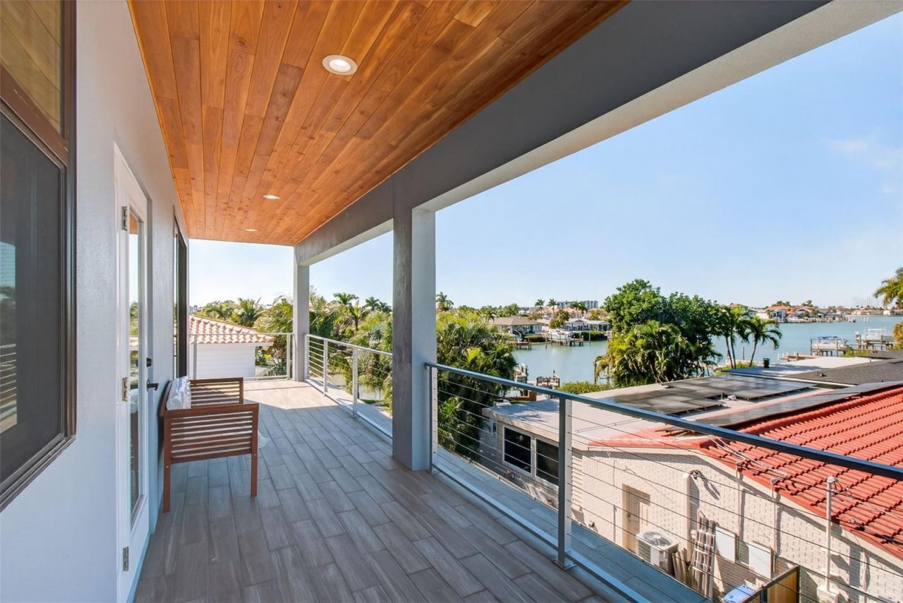 301 79th Street S, Saint Petersburg, FL 33707 Photo