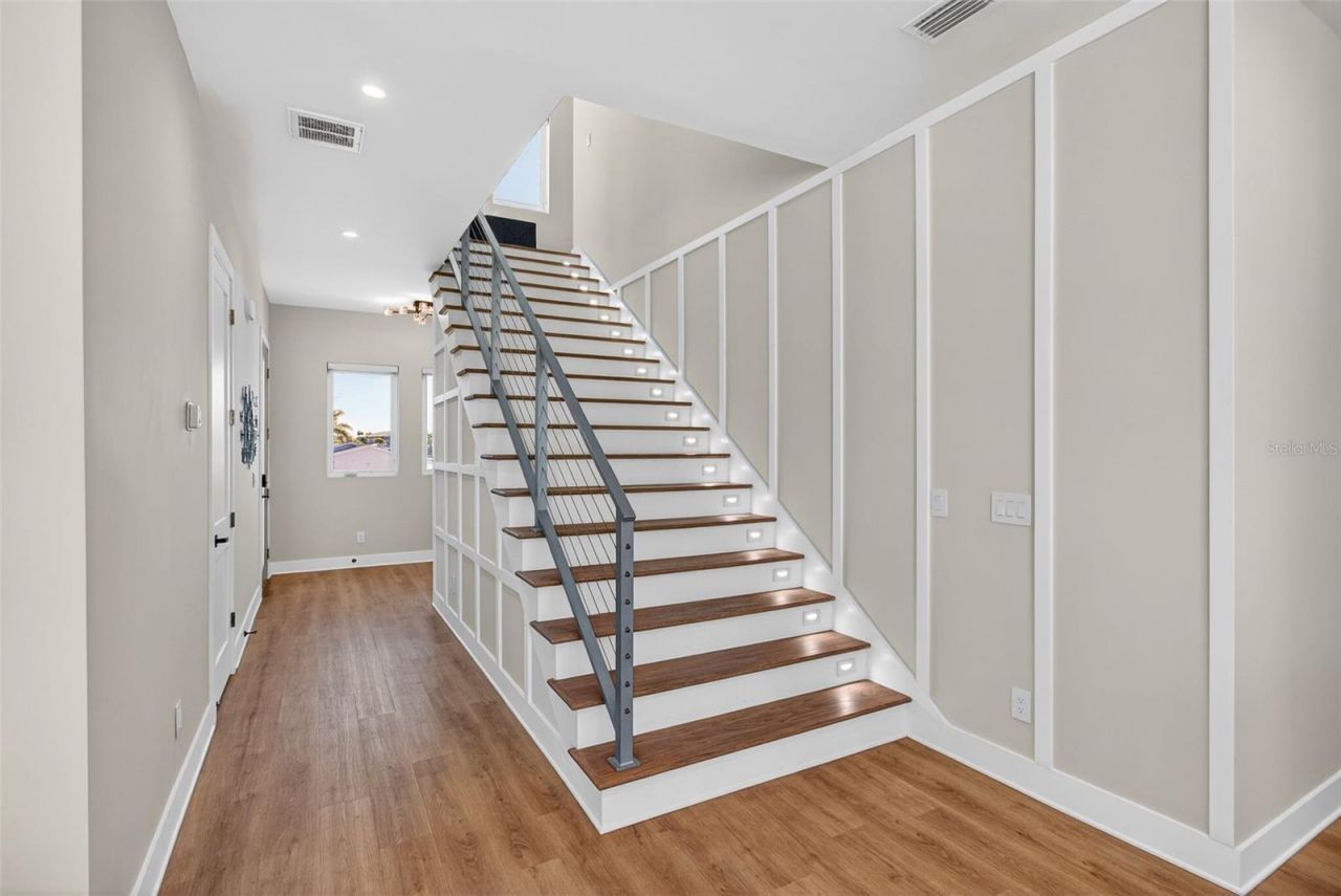 301 79th Street S, Saint Petersburg, FL 33707 Photo