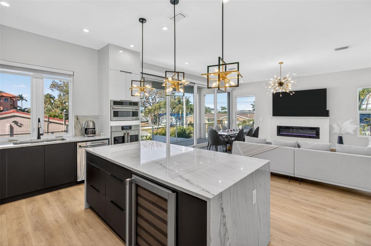 301 79th Street S, Saint Petersburg, FL 33707 Photo