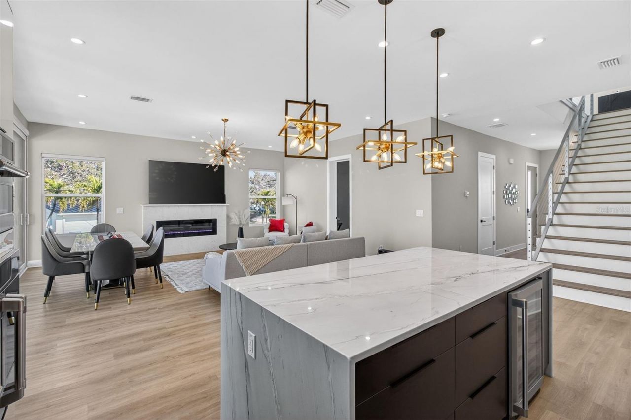 301 79th Street S, Saint Petersburg, FL 33707 Photo