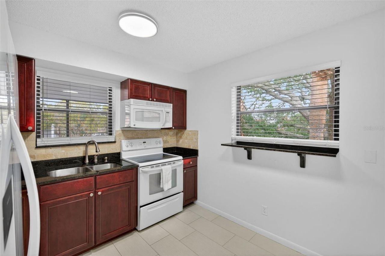 484 Santa Cruz Place Ne, Unit G, Saint Petersburg, FL 33703 Photo