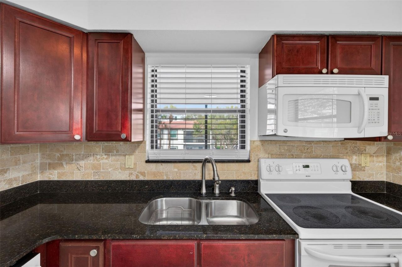 484 Santa Cruz Place Ne, Unit G, Saint Petersburg, FL 33703 Photo