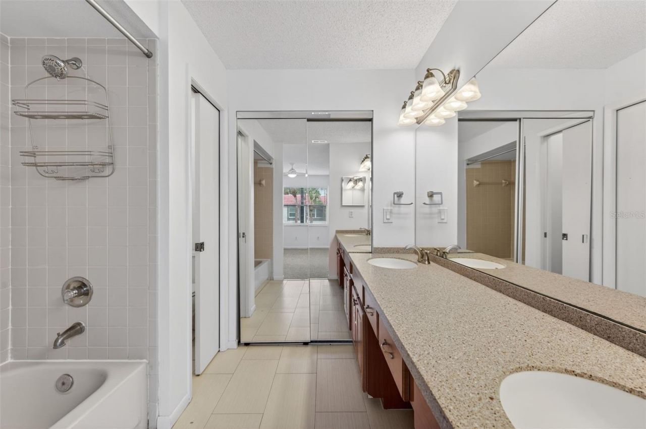 484 Santa Cruz Place Ne, Unit G, Saint Petersburg, FL 33703 Photo