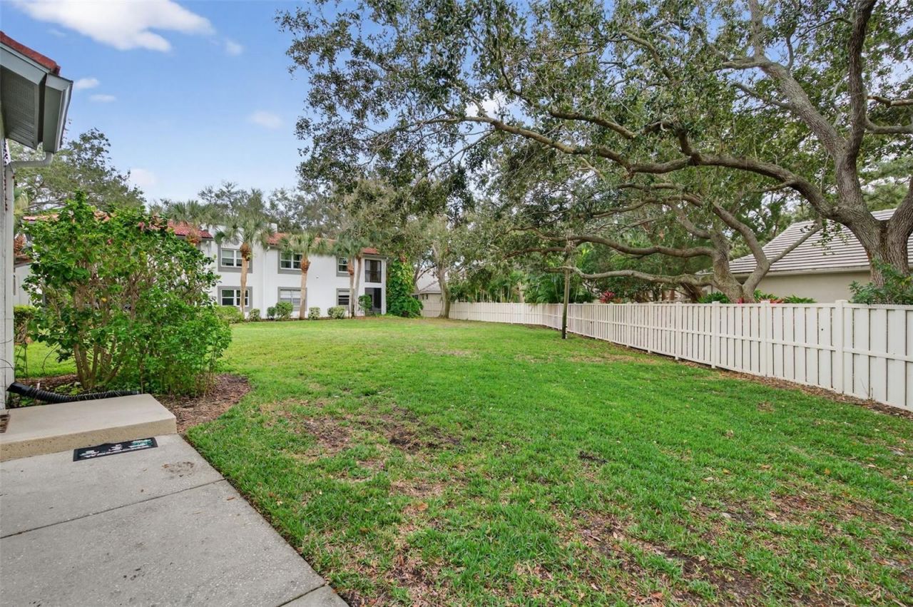 484 Santa Cruz Place Ne, Unit G, Saint Petersburg, FL 33703 Photo